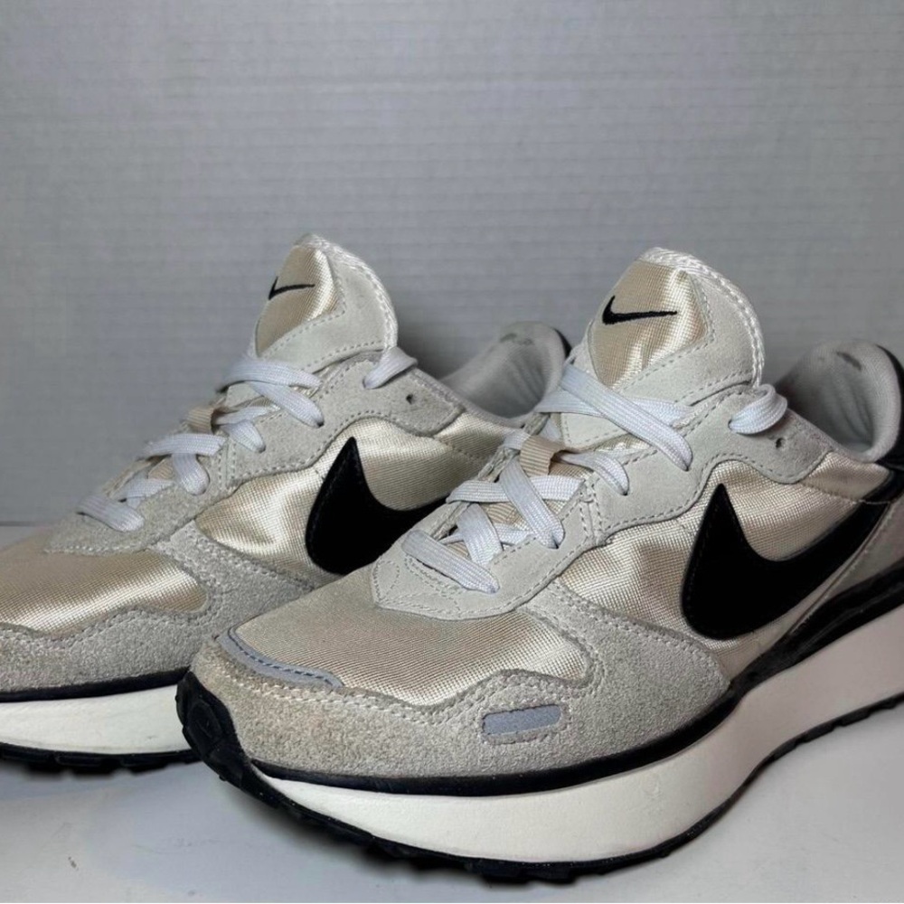 Nike Women's Beige and Black Sneakers